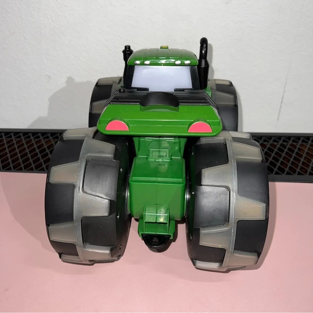 LP68154 - John Deere Monster Treads Deluxe Lightning Wheels Tractor Ex. Conditio